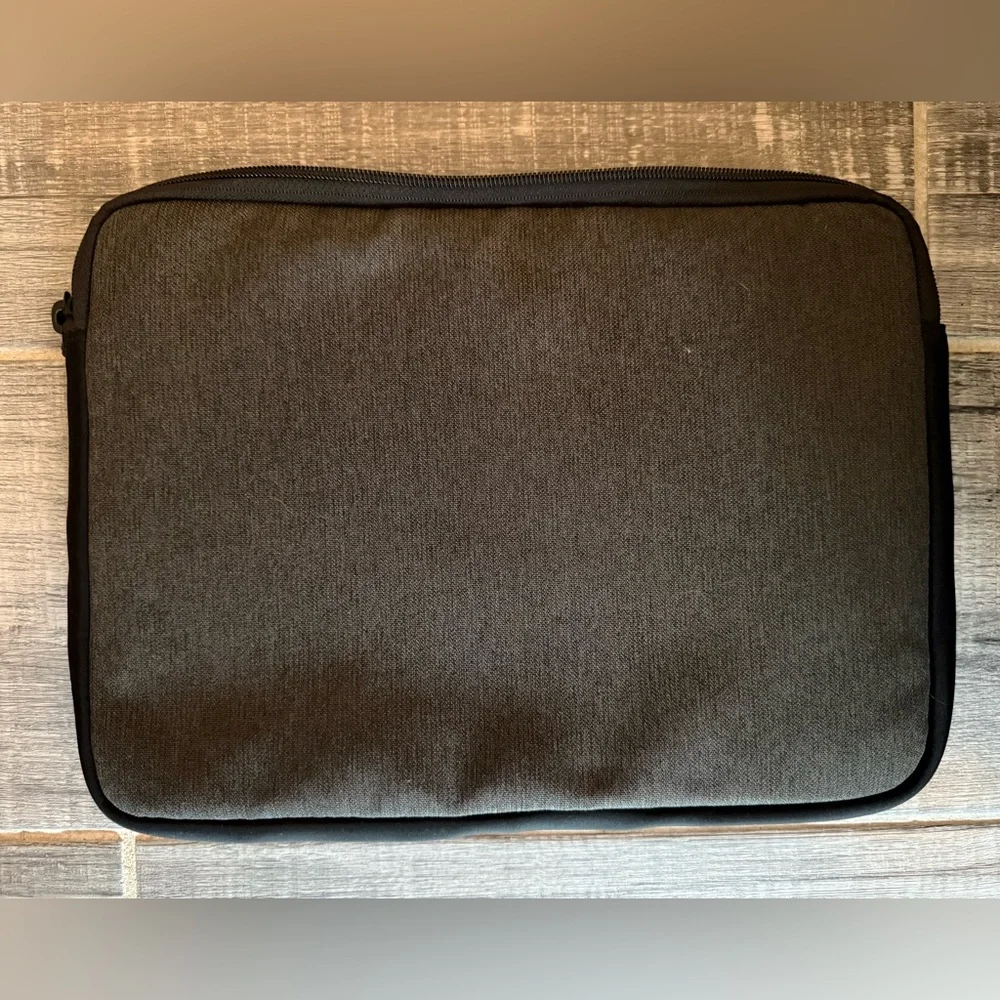 Tumi modern functional
